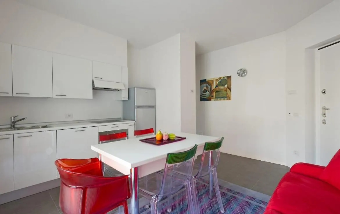 Modern Apartments Lake View With Pool Musso
