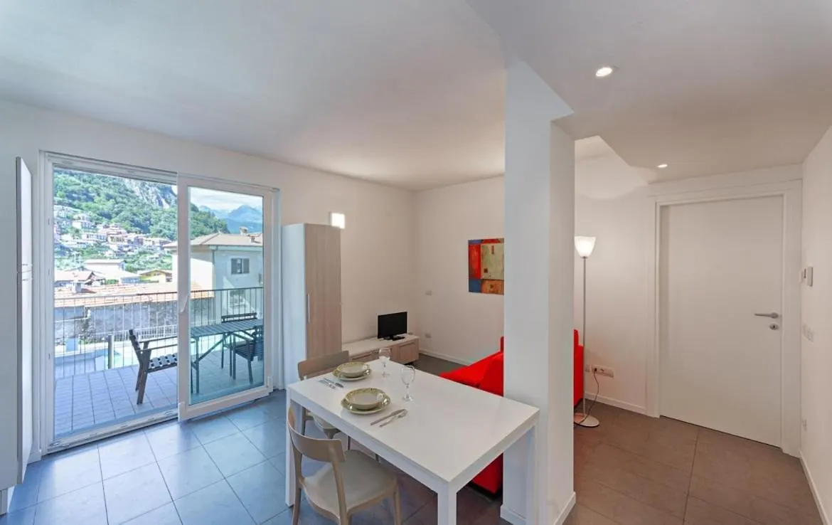 Modern Apartments Lake View With Pool Musso 0*,  Italië