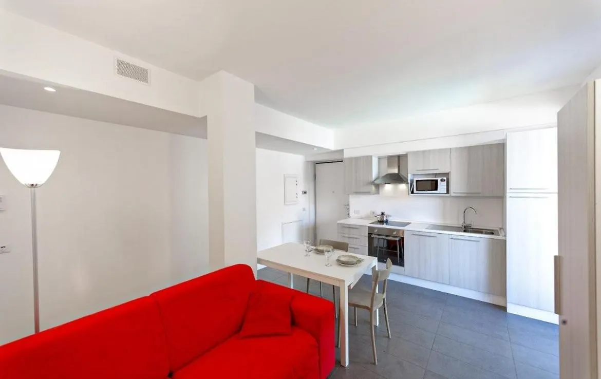 Modern Apartments Lake View With Pool Musso 0*,