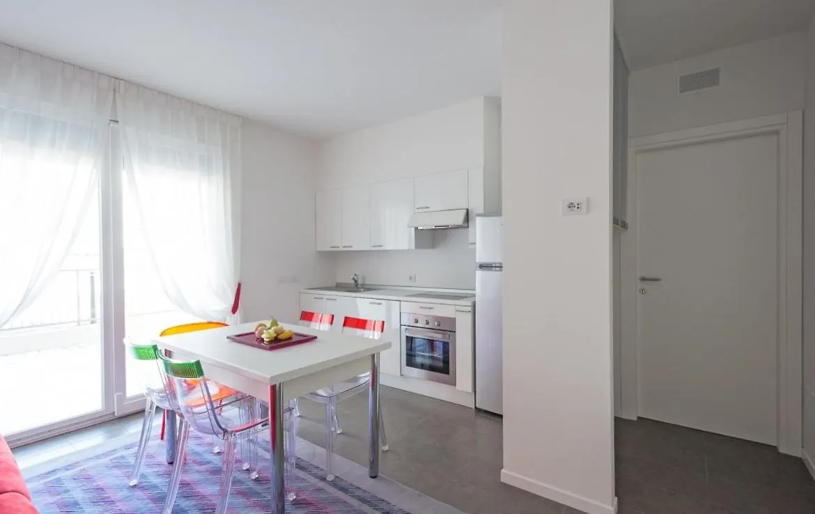 Modern Apartments Lake View With Pool Musso