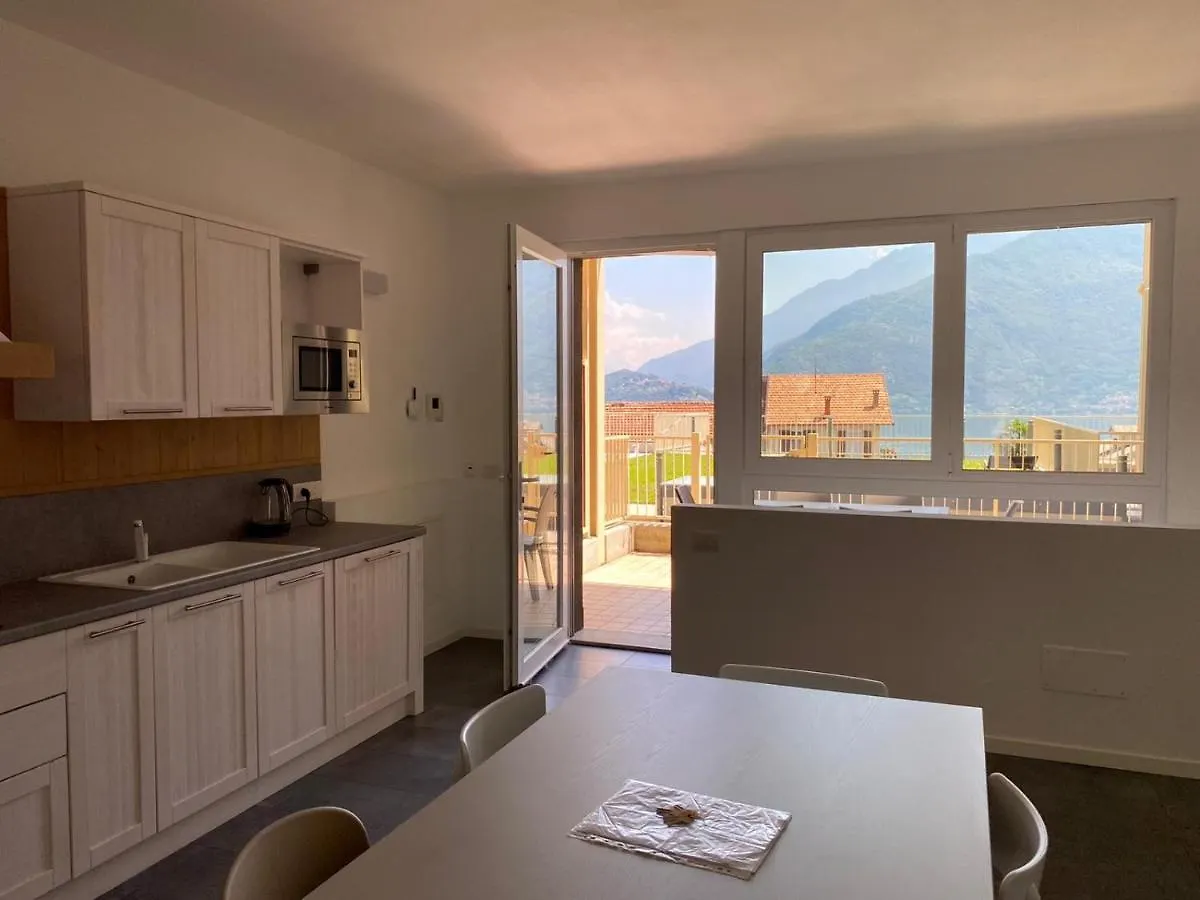 Modern Apartments Lake View With Pool Musso Italië